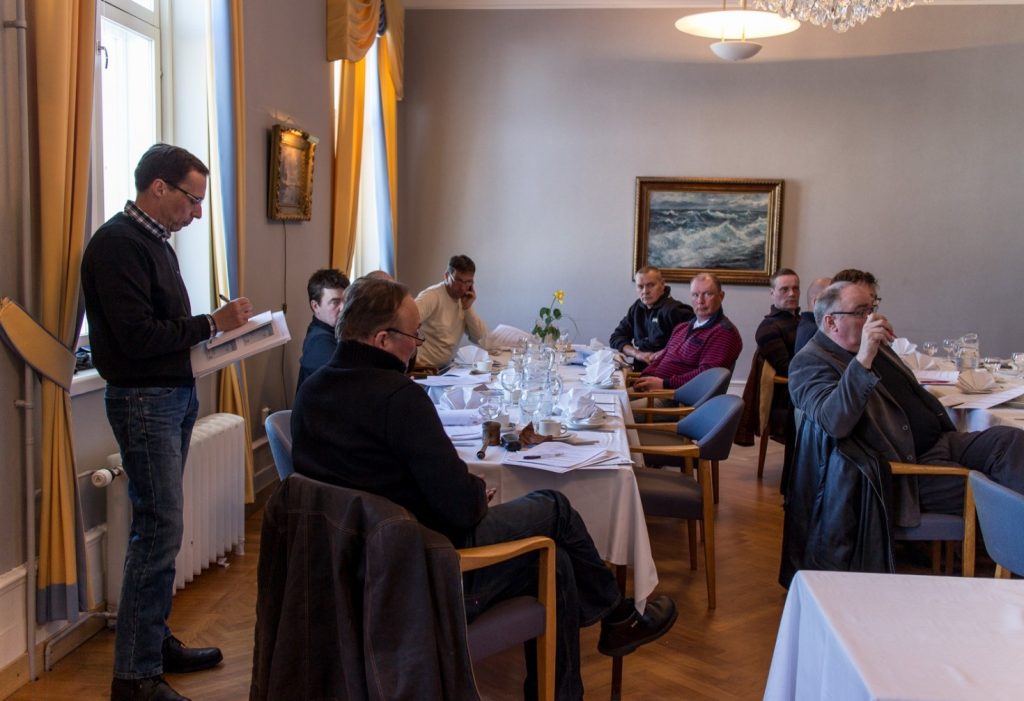 Årsmötet 22.3.2013 i Björneborg godkände efter diskussion en ny strategi för näringen. Bild: Markku Saiha.